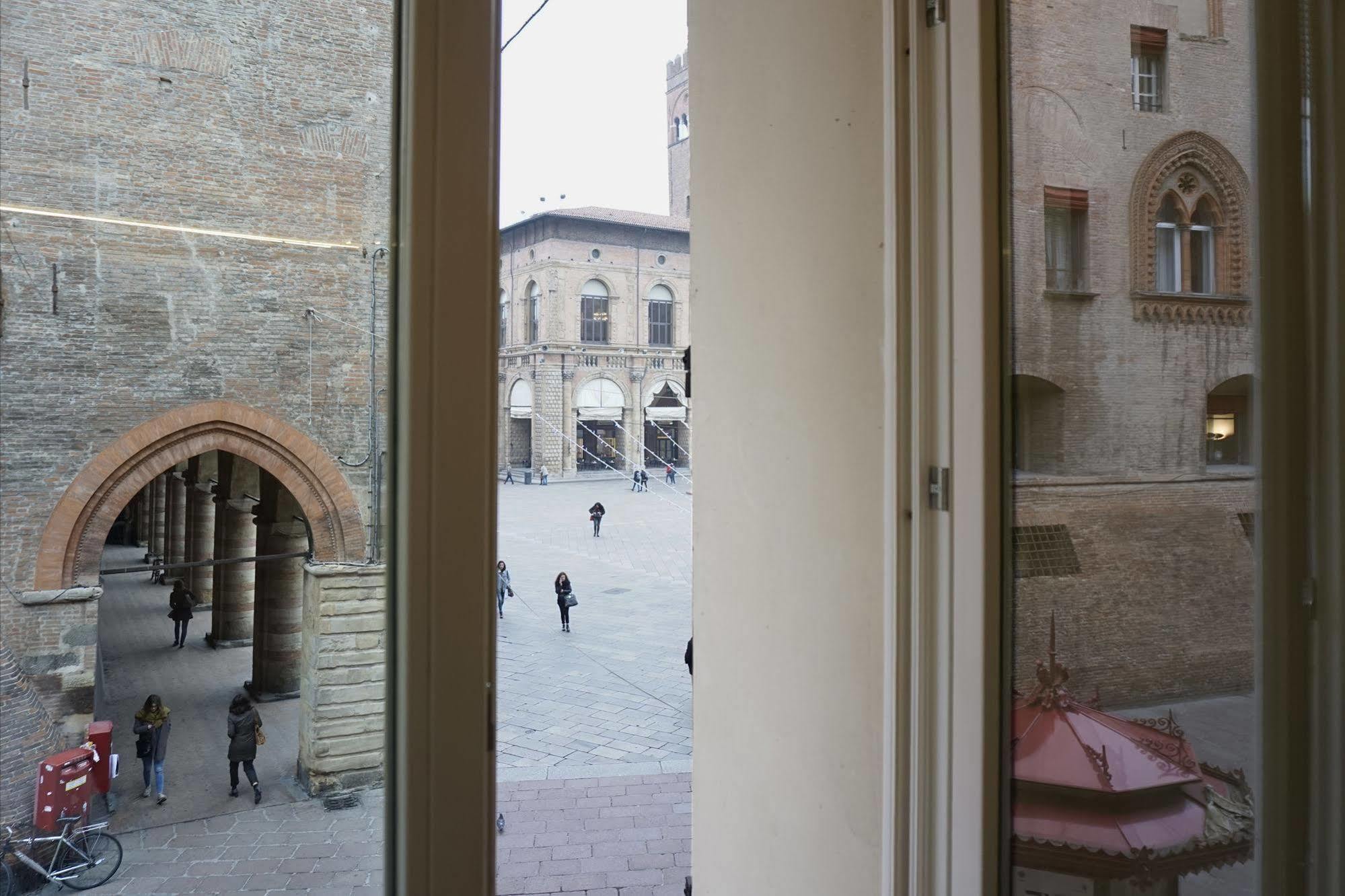 בולוניה Casa Isolani Luxury Rooms Piazza Maggiore מראה חיצוני תמונה